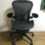 アーロンチェアー正面