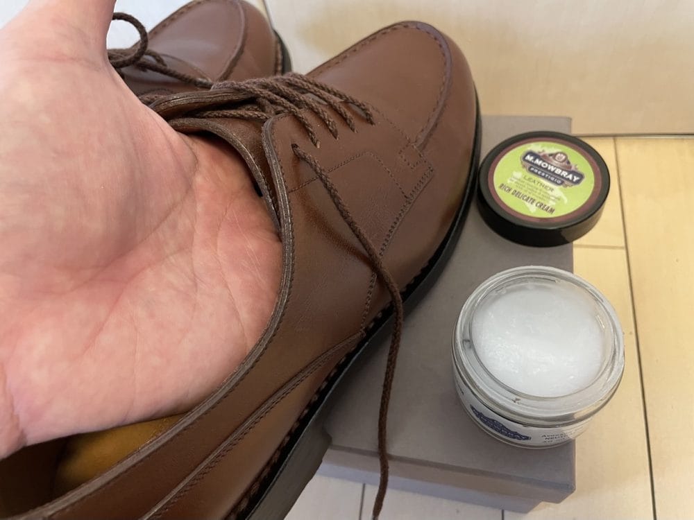 内側にデリケートクリームを塗る